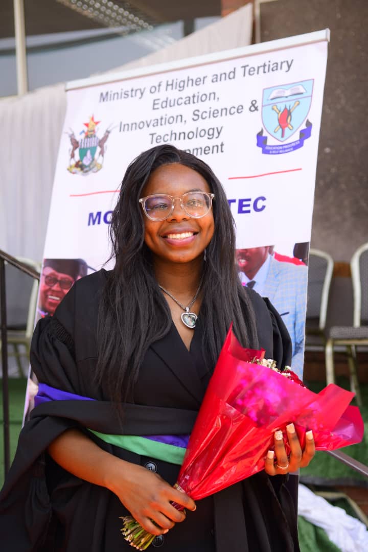 GwiziSoneni's tweet photo. Hey Family ๐ช
Help me congratulate ๐ ๐๐พ ๐ ๐ฅณ one of our own, a wonderful intelligent #WomanWithADisability ๐๐พ ๐๐พ Michelle T Manyanga who graduated with a Diploma in Education. It's been a journey & she conquered!
@FrancisManyanga
#DeafCulture
#DisabilityTwitter https://t.co/2agZBg63z8