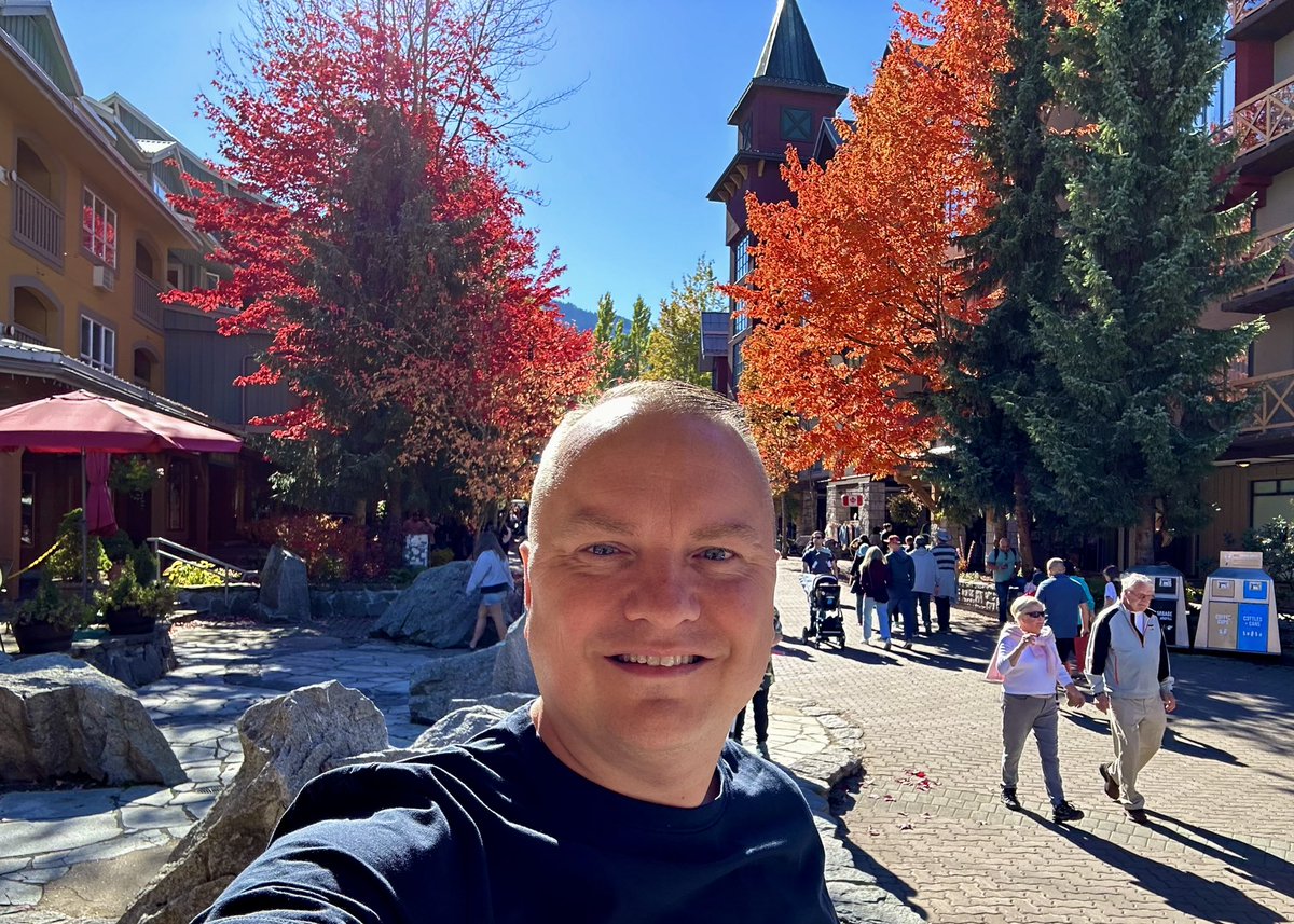 It certainly is! Can’t complain about wearing shorts & a t-shirt in #October in #Whistler #BC! ☀️😎

#FallColours #Autumn #FallColors #CoastMountains #WestCoast #RMOW #ShareYourWeather #BCwx #BeautifulBC