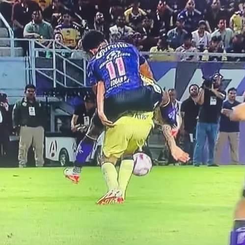danyelcont's tweet photo. Aquí claramente se ve como ayudan al América. https://t.co/nBYmf8aPHK