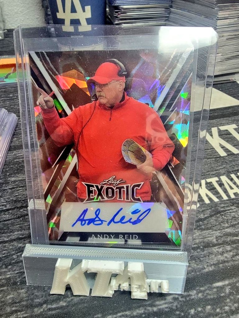KTAuthentics's tweet image. Recent Hits from @Leaf_Cards Exotic Football #ktabreaks #LeafCards #LeafFootball #Football #NFL    #Footballcards #sportscards #collect #groupbreaks #casebreaks #breaks
.
.
.
Join a group break at ktabreaks.com