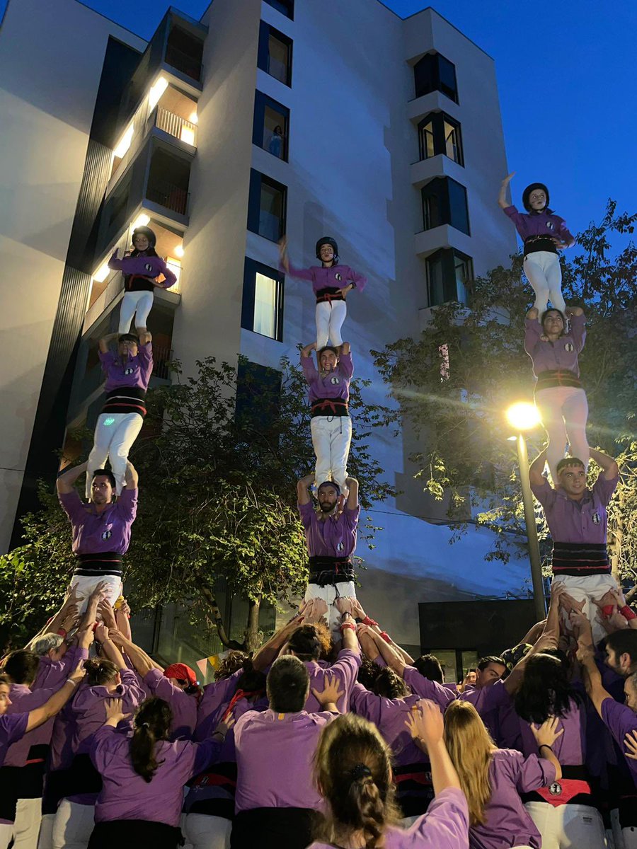 esquerdats's tweet photo. Gran diada colla!💜

Avui a casa hem fet: 2pd4, 5d6, 4d7, id2d6, 2d6, 3pd4

Moltes gràcies pel bon ambient a plaça i ajuda a les pinyes a @bandarres @capgiratscdv @guillats 

Seguim amb la #FMEsquerraEixample🥳 https://t.co/tKC33NIV7D