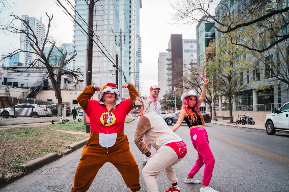 CupidUndieRunLA's tweet photo. 🎸🏃‍♀️ Spotlight on the Live Music Capital, #Austin! 🎶 Highlighting @CupidRunATX #Neurofibromatosis support. Undie spirit unites cities! Relive #CupidsUndieRunAustin's joy through snapshots. 🏃‍♀️🏃‍♂️🎉 #RunWithHeart #EndNF #CupidsUndieRun  #CupidsUndieRunLA #CupidsRunATX #imwithcupid https://t.co/fDnVcf45lG
