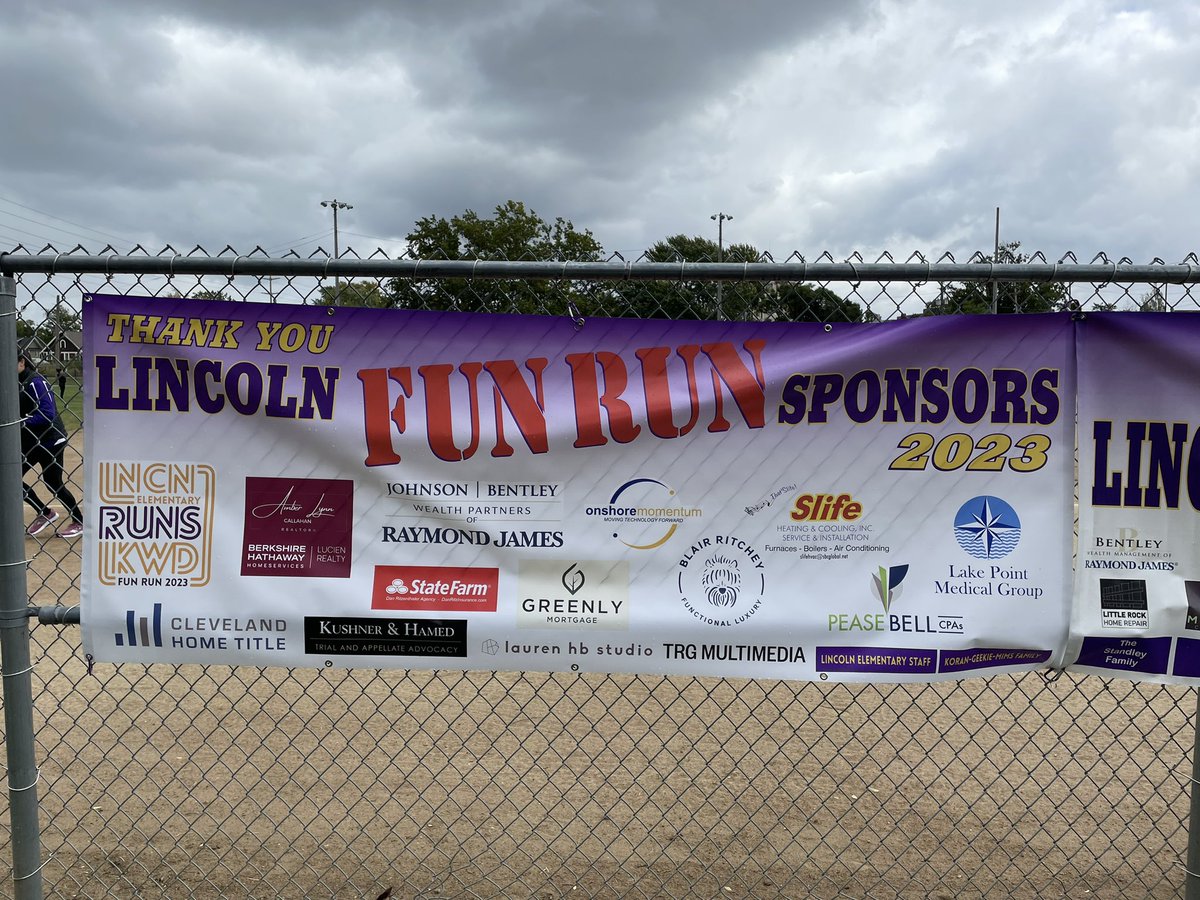 Thank you so much to Amber Callahan and Jennifer Standley from the <a href="/lkwdlincolnpta/">lkwdlincolnpta</a> for all you did to host another fabulous Fun Run!! Thank you to all from <a href="/LkwdLincoln/">Lincoln Elementary</a> who came out to volunteer, join the fun and support our wonderful community! We are grateful for you all.