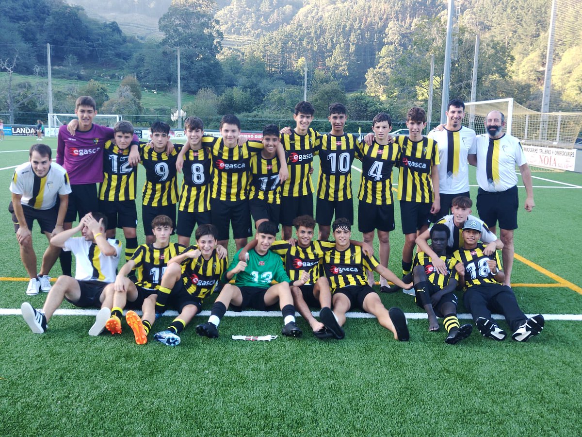 Gure kadeteak eta beraoen entrenatzaileak, denak etxekoak, eta inoren laguntzarik gabe, Amaikakbaten historian sartu dira, euskal ligako lehen garaipena lortzean.
Aupa mutilak!!! #AupaAmaika