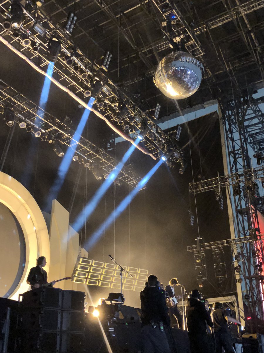 _valruizl's tweet photo. Y después de todo, se logró no sólo ir al concierto, sino también conseguir barricada y ver a mi banda favorita a unos metros de mi ❤️ @ArcticMonkeys #ArcticMonkeys #ForoSol 06/10/2023 https://t.co/TYDWQX2jcY