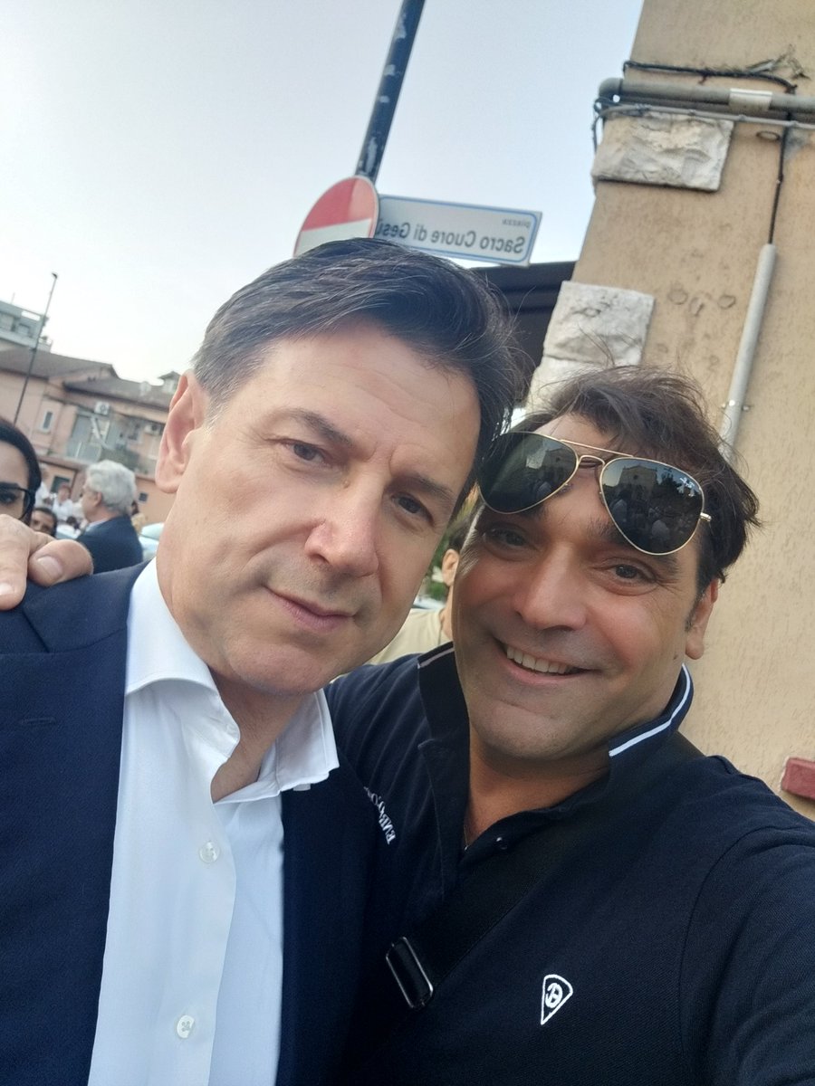 EnzoCardone4's tweet photo. Oggi ho avuto l'onore di conoscere il presidente Giuseppe Conte un Grandissimo Presidente https://t.co/xir8UJBKh2