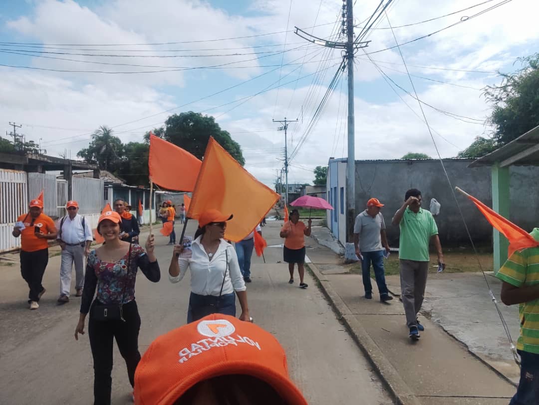 VPGremiosApure's tweet photo. #07Oct Despliegue del #comandopaez #Apure en el Barrio San José, San Fernando, invitando a participar en la #primarias22oct y promoviendo la candidatura de nuestro hermano @freddysuperlano #SiBarinasPudoVzlaPuede @vpgremios @Rafaelvelozg @carlocardozo @Alconde @Vpa_Apure https://t.co/rOpSV9rw62