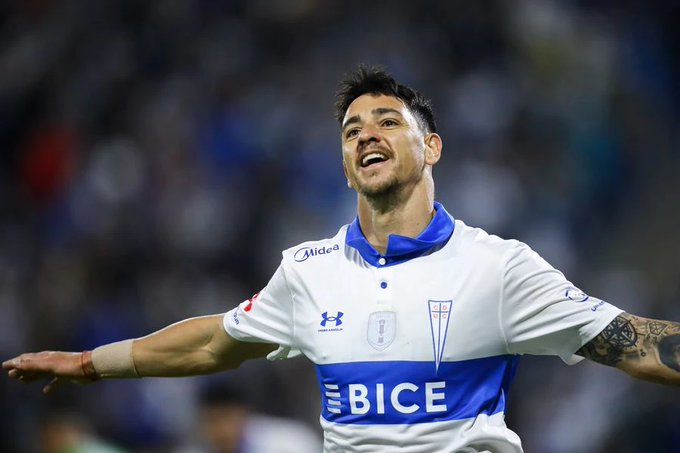 VSportsTM's tweet photo. Tarde de ensueño para Fernando Zampedri 🇦🇷: firmó un hattrick vs. O'Higgins y superó los 100 gritos con la camiseta de Universidad Católica 🇨🇱 ¿Más? Es el máximo artillero de la Primera División de Chile, con 16 ⚽️. Fue goleador de los últimos 3 torneos. https://t.co/t3RZwXPV0a