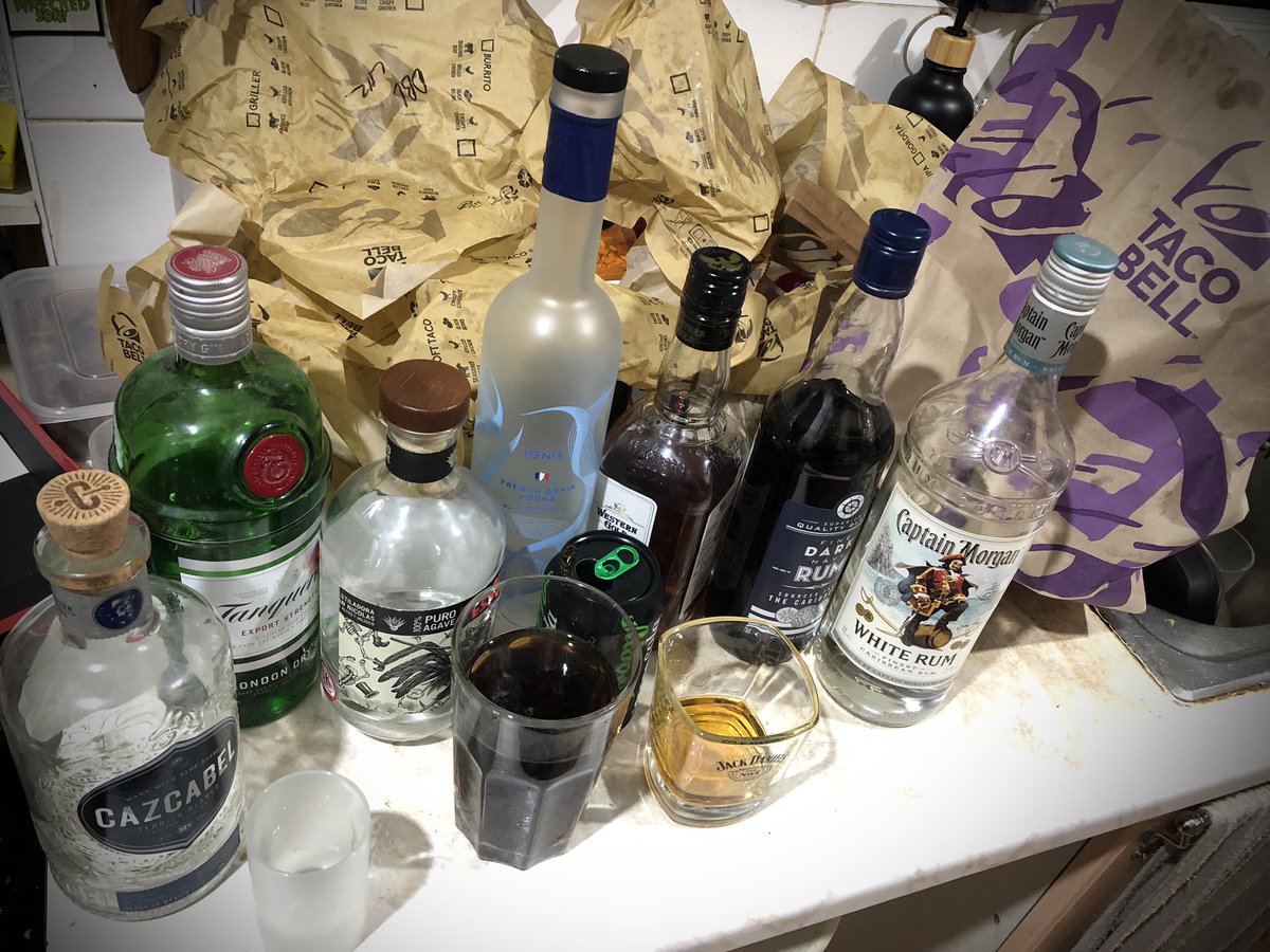 RobinGuy's tweet photo. How’s your #SaturdayNight going…?!

#Trash
#Trashed https://t.co/vqCfV0yRjt