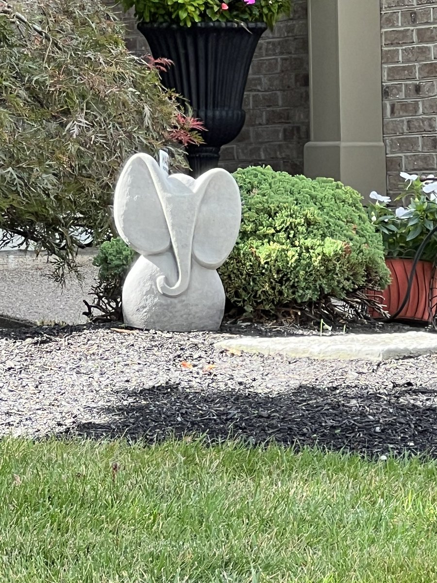 Knowing these next few months will be busy I took the time to slow down today. During my run a friendly neighbor spread kindness when they took the time to say “proud of you” as we crossed. Take the time. Slow down &amp; enjoy the little things. <a href="/QueenBeeHalf/">Queen Bee Half</a> 👑🐝