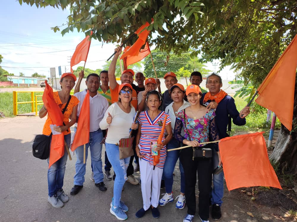 VPGremiosApure's tweet photo. #07Oct Despliegue del #comandopaez #Apure en el Barrio San José, San Fernando, invitando a participar en la #primarias22oct y promoviendo la candidatura de nuestro hermano @freddysuperlano #SiBarinasPudoVzlaPuede @vpgremios @Rafaelvelozg @carlocardozo @Alconde @Vpa_Apure https://t.co/rOpSV9rw62