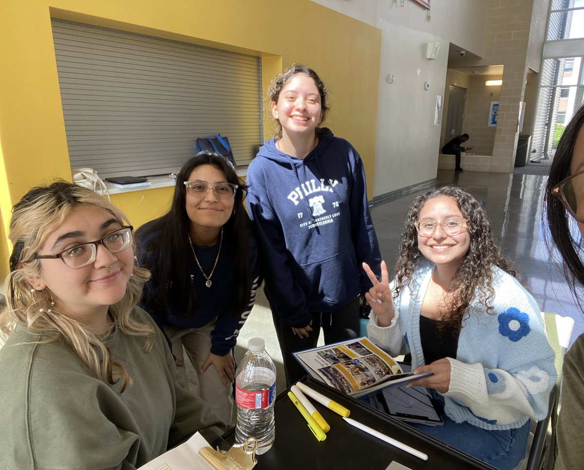 Milby HS Library ♥️📚📖 📝🌱🌎🌳✌️🦋♻️🐱🐶 tweet media