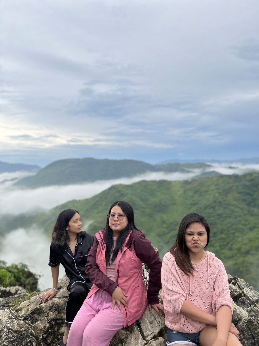 k3meow's tweet photo. with my girls 🤍 #since2011 #forkeeps https://t.co/bOlsSVdaYr