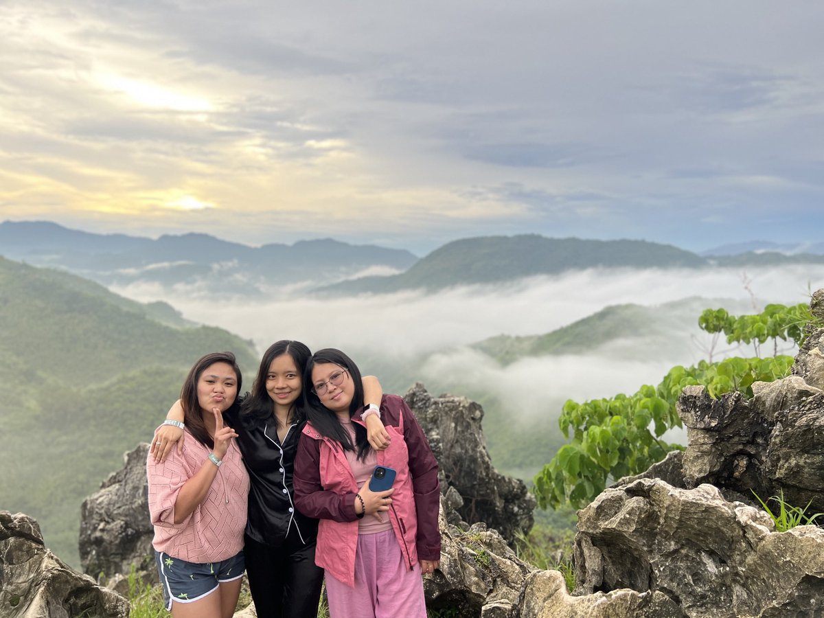 k3meow's tweet photo. with my girls 🤍 #since2011 #forkeeps https://t.co/bOlsSVdaYr
