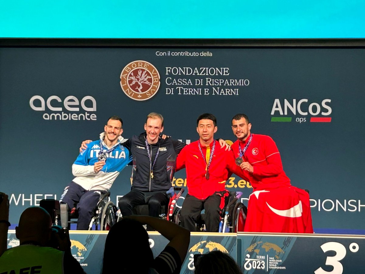 🏆 WORLD CHAMPION 🏆

Huge congratulations to Piers Gilliver on winning 🥇 GOLD in the Men's Epee Cat A at #Terni2023 and defending his title of World Champion! A fabulous day of fencing and a well-deserved victory. 🎊

#GBRFencing