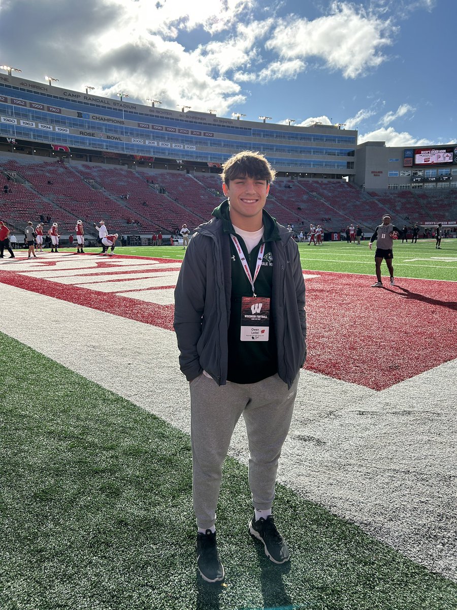 leitelowen's tweet photo. Had a great day @BadgerFootball Thank you @_maximus347 for the invite! https://t.co/KoXK86QjkS