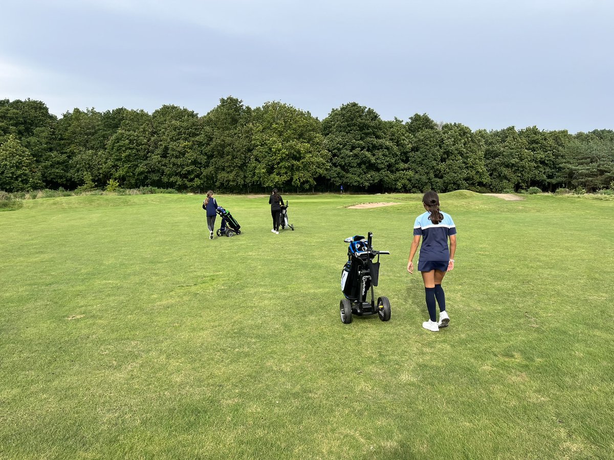 Our future girls golf team getting some practice today! ⛳️🏌️‍♀️<a href="/ThisGirlCanUK/">This Girl Can</a> <a href="/GirlsGolfRocks1/">Girls Golf Rocks</a>