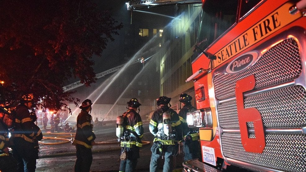 Crews respond to fire at vacant Lower Queen Anne building for 3rd time this year #seattle reddit.com/r/SeattleWA/co…