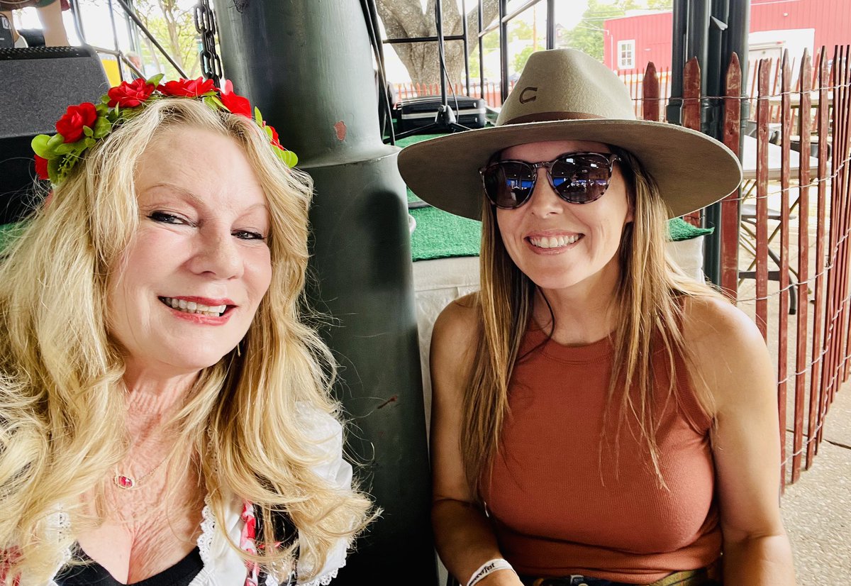 kateauthier's tweet photo. Love our annual aunts/cousins weekend! Enjoying Fredericksburg! #familytime @visitfredtx https://t.co/TZYdaxEIlg