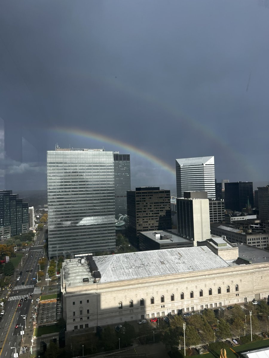 Double rainbow over Cleveland, celebrating @rcstarling for his incredible contribution to the field of #heartfailure And I’m proud to call him my mentor! Congratulations 🎉🎊 #Lifetime #hfsa2023 #HFSA2023