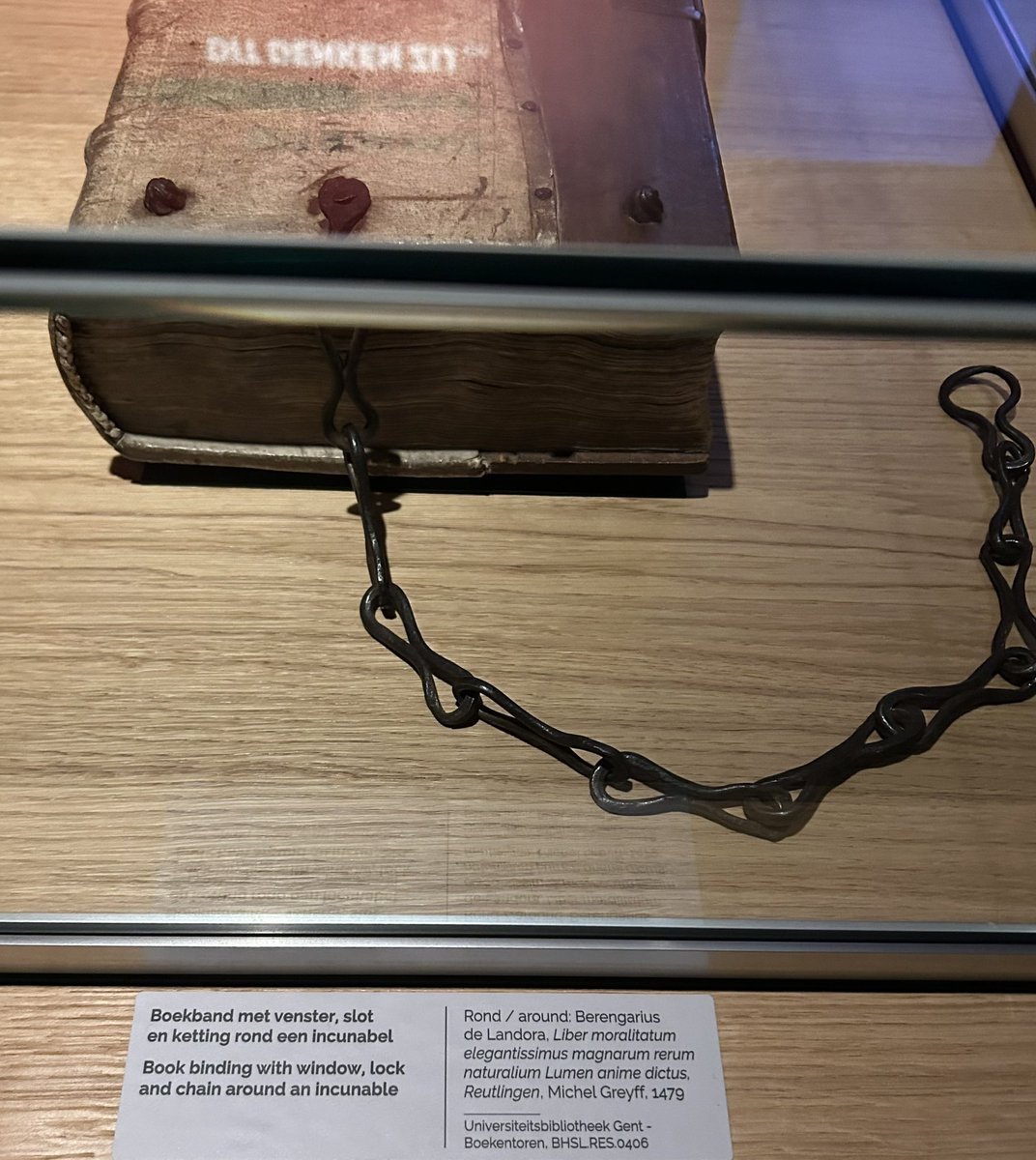 suchi1ghosh's tweet photo. An afternoon spent at the @SpColl_KULeuven.
“(Un)chained knowledge exposition at the university library.
#bookhistory #diericbouts #printculture #digitisation #unchainedknowledge https://t.co/ddM2ZDF03I
