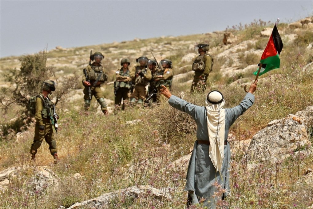 وطن برائحة الشهداء.. فكيف لا يغار منه الياسمين.

 #طوفان_القدس
