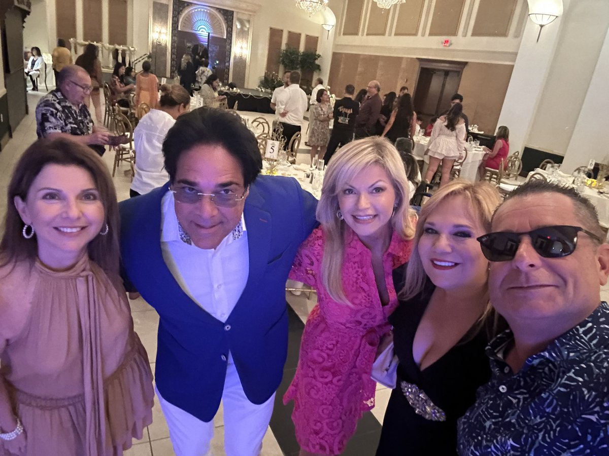 MOBILEMIKE_'s tweet image. #MobileMike #HappyBirthday Bina #ItsAParty #ThanksForAllYouDoForTheCommunity #AlwaysAGoodTimeHere #EnjoyYourMagicDay