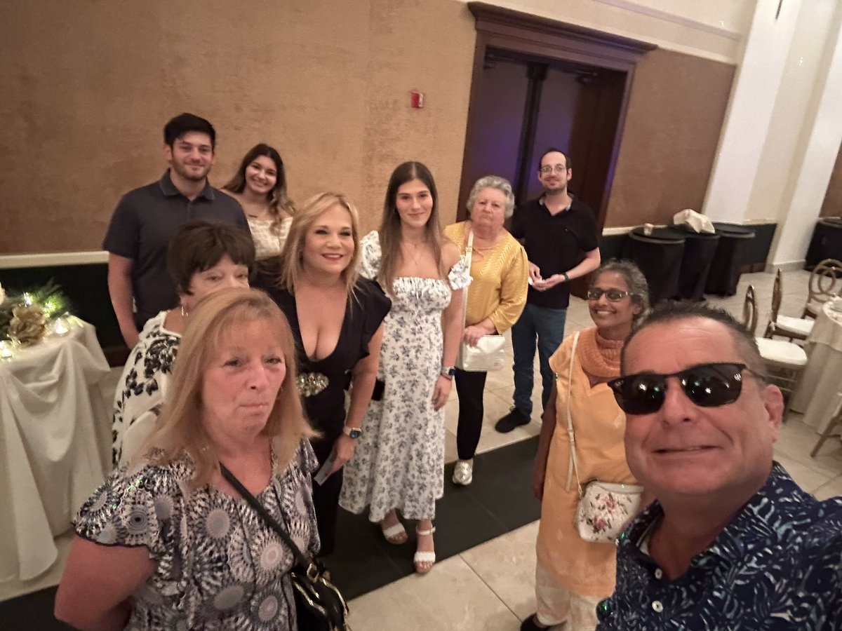 MOBILEMIKE_'s tweet image. #MobileMike #HappyBirthday Bina #ItsAParty #ThanksForAllYouDoForTheCommunity #AlwaysAGoodTimeHere #EnjoyYourMagicDay