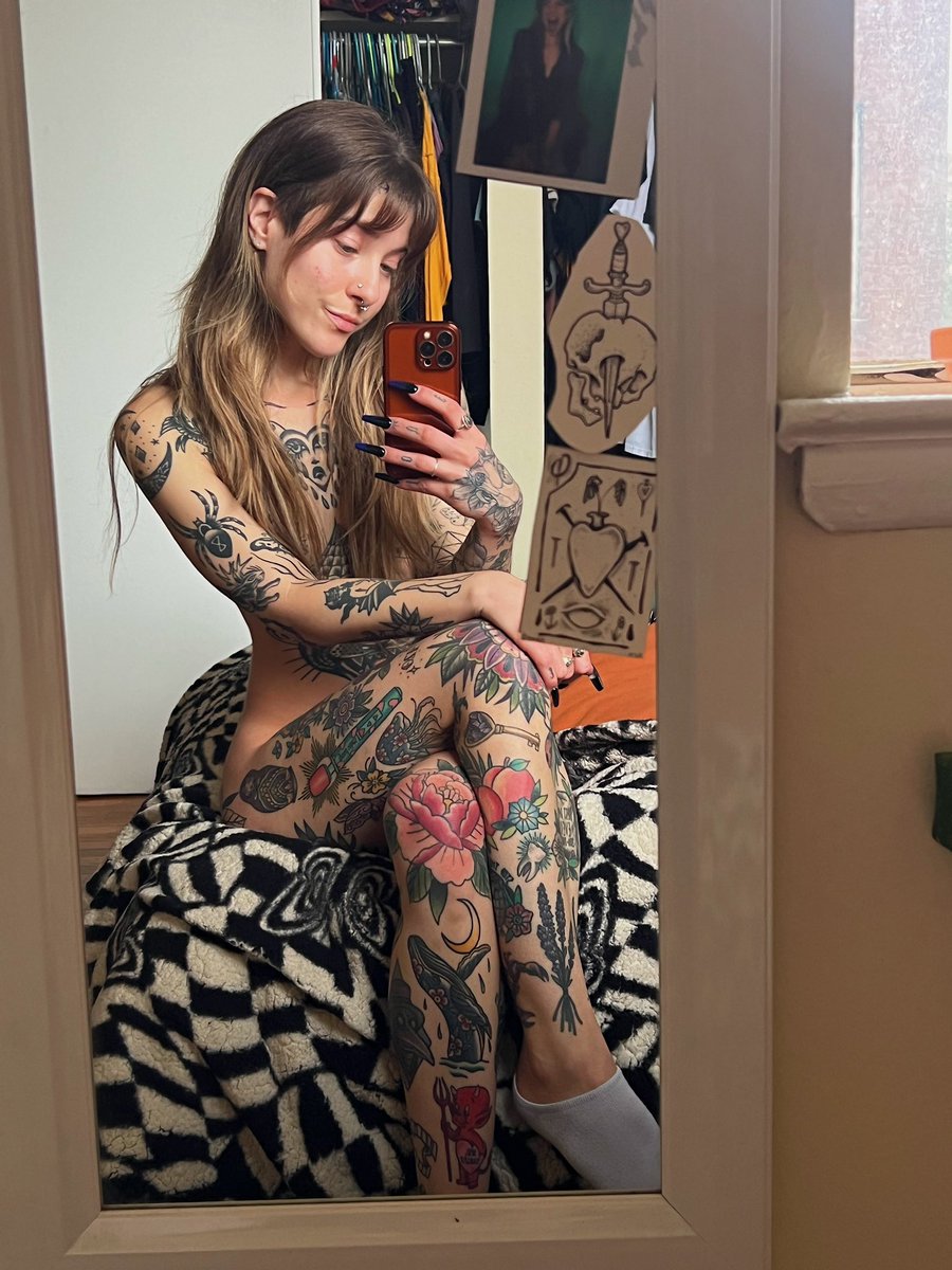 awlivv's tweet photo. girls will have a closet full of clothes and walk around their apartment in nothin but socks (i’m girls) https://t.co/PQ3Cx7J6ze