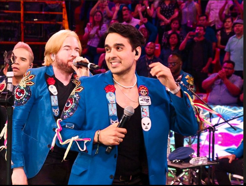 Andresse_Not's tweet photo. Andresse (@andresseuv ) Junto a @grupocanaveral él día de ayer en el Palenque de Mexicali 🕺✨

Se disfruto 🎡

#andresse #grupocañaveral https://t.co/dLjabeXQD4