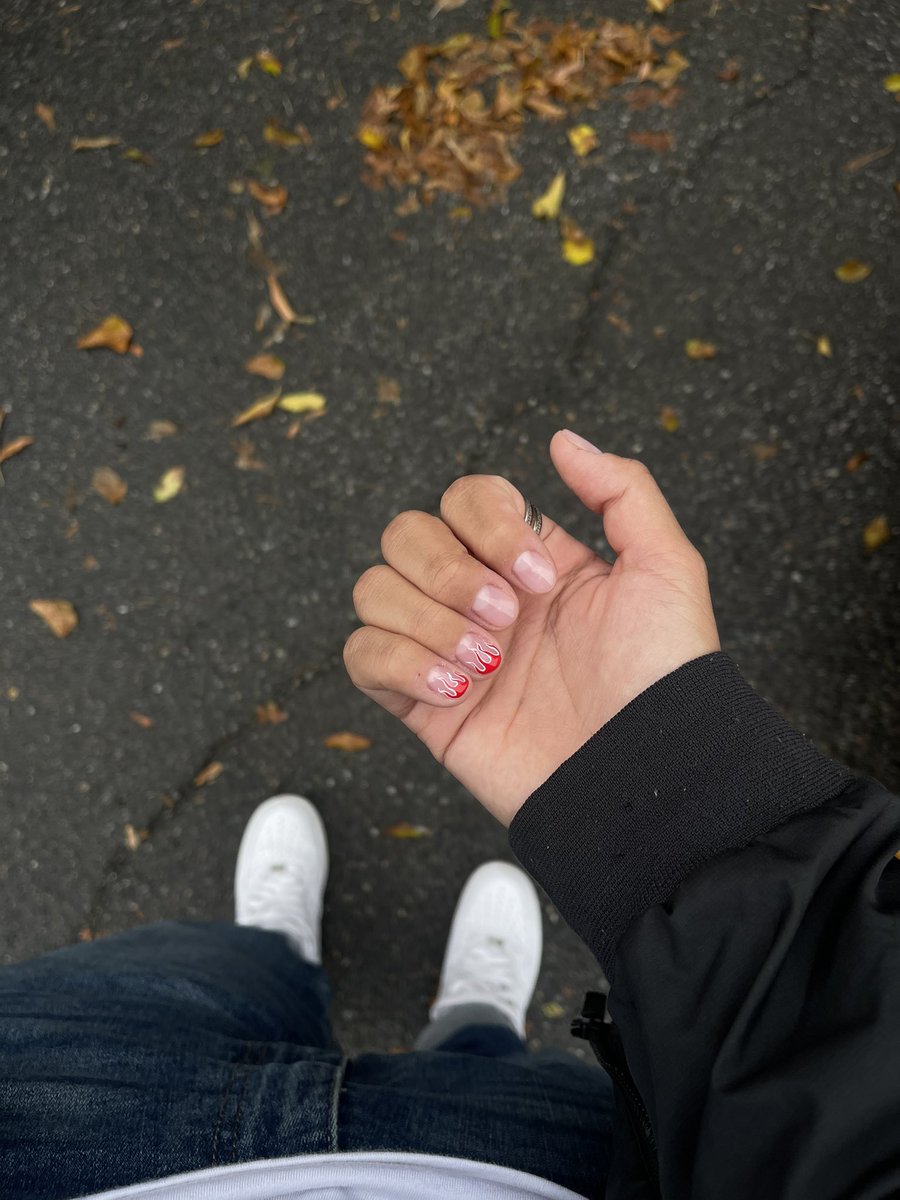 Yaniriss_e's tweet photo. having pretty hands is a must 🫢 https://t.co/RU1NYDNdMC