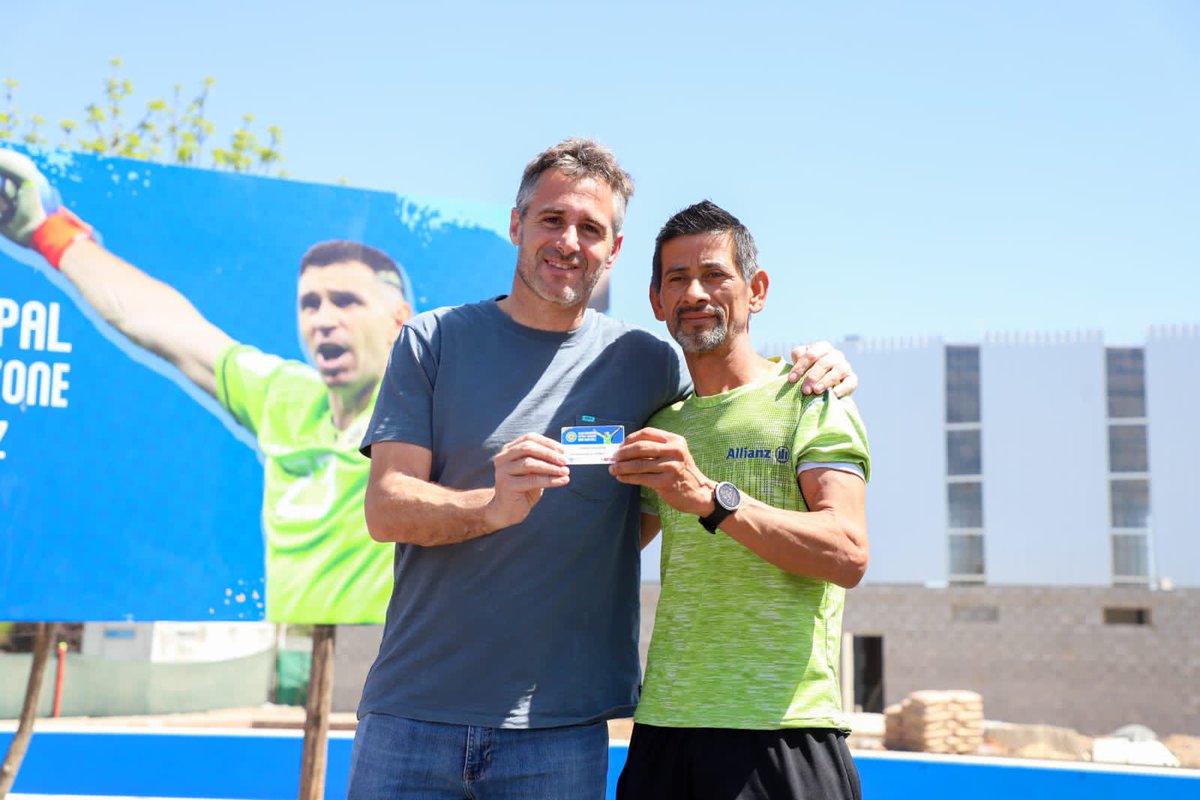 FedericoAchaval's tweet image. El Club Municipal Villa Astolfi - Manzone llevará el nombre de Dibu Martínez, un deportista que nos llevó a lo más alto y que es la inspiración de miles de chicos en todo #Pilar 🧤🇦🇷

Hoy nos encontramos con familias de las dos localidades para recorrer este espacio que pensamos…