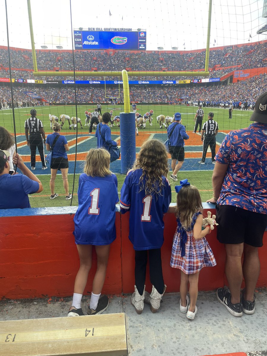 ali_peek's tweet photo. Never gets old…#gatorsalways #gatorsbybirth https://t.co/7TmWiY1nDl