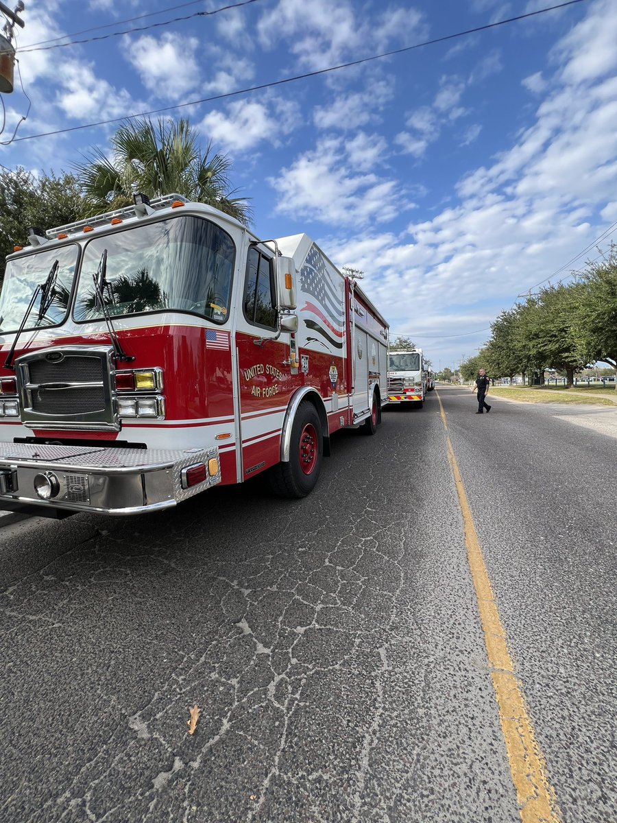 jbcfes's tweet image. Had a great time today at the Charleston Fire Department #firepreventionweek kickoff parade and event. Even got to teach Charleston RiverDogs Charley how to use a fire extinguisher.  

#fireextinguishers #fireextinguishertraining #extinguisher #getoutstayout #teamcharleston
