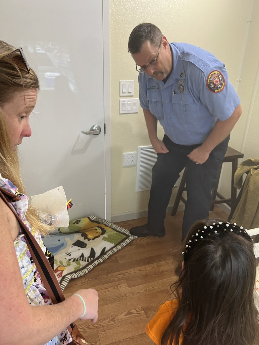 jbcfes's tweet image. Had a great time today at the Charleston Fire Department #firepreventionweek kickoff parade and event. Even got to teach Charleston RiverDogs Charley how to use a fire extinguisher.  

#fireextinguishers #fireextinguishertraining #extinguisher #getoutstayout #teamcharleston