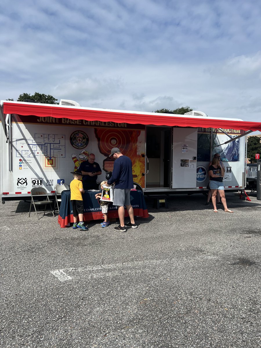 jbcfes's tweet image. Had a great time today at the Charleston Fire Department #firepreventionweek kickoff parade and event. Even got to teach Charleston RiverDogs Charley how to use a fire extinguisher.  

#fireextinguishers #fireextinguishertraining #extinguisher #getoutstayout #teamcharleston