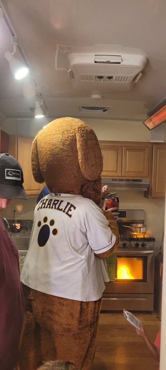 jbcfes's tweet image. Had a great time today at the Charleston Fire Department #firepreventionweek kickoff parade and event. Even got to teach Charleston RiverDogs Charley how to use a fire extinguisher.  

#fireextinguishers #fireextinguishertraining #extinguisher #getoutstayout #teamcharleston