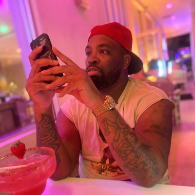 Smackmuzic's tweet photo. #NewProfilePic https://t.co/JPPGIazJqP