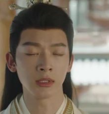 __Moonan__'s tweet photo. Hoje fiquei preocupada pela primeira vez com o futuro dorama da #ZhaoLusi e do #LiuYuning. Porque segundo a AvenueX, o diretor é o mesmo que fez #RomanceOfATwinFlower e #JunJiuling. 
Quem viu esses doramas, sabe que alguns jogos de câmera são horríveis... Honre os divos hein... https://t.co/nX4WveFpcZ