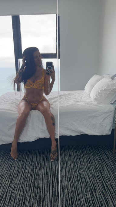 Working from home 💦 🍆 👅 https://t.co/FJOQ0o4qBM<a href="/tag/mvsales"class="tags"><span>#mvsales</span></a>