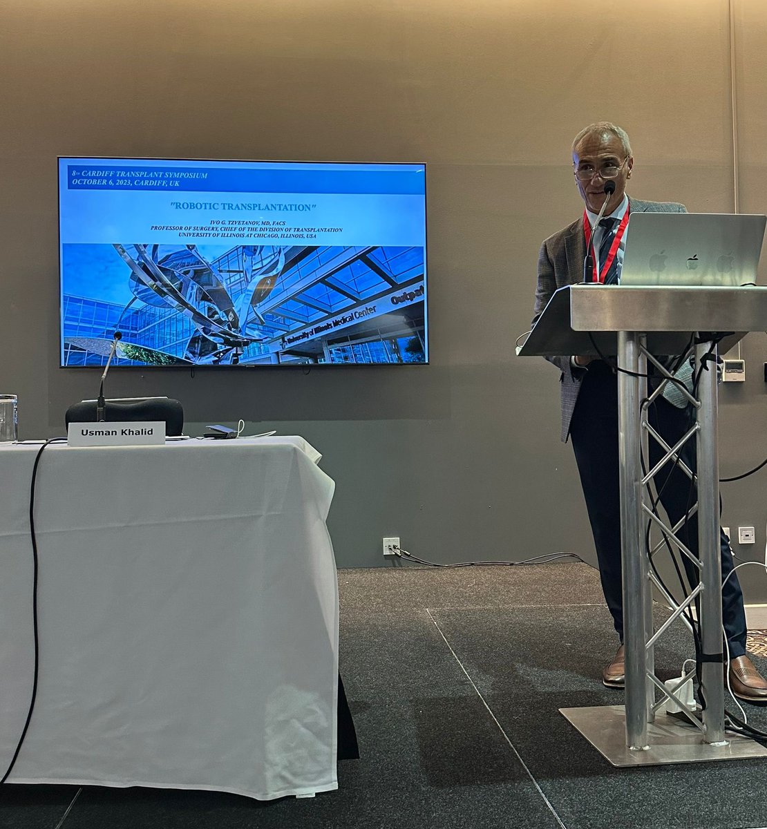UsmanTransplant's tweet photo. @AeliyaZ @LoukopoulosI @NHSOrganDonor @TransplantMaple @NizamMamode Indeed. Thank you @LoukopoulosI for sharing the largest experience of robotic donor nephrectomy in the UK with us! The robotic session was simply amazing. https://t.co/QIjsVWIBXT