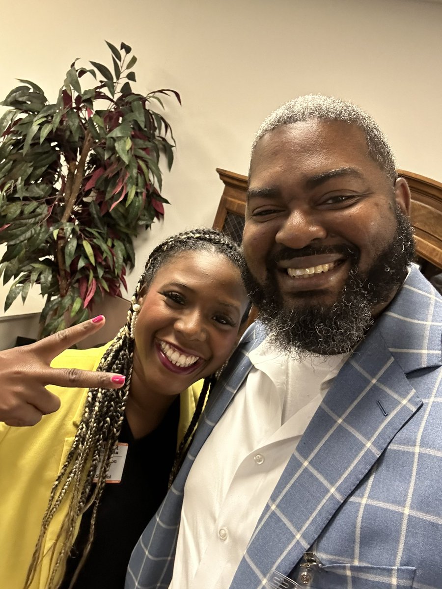 william_uhd's tweet image. Positive School Culture!
Great training that helps keep Dayton HS in the right direction!!! Thanks to @LennonCharli for your support!!! #strategicplanning #purplenation