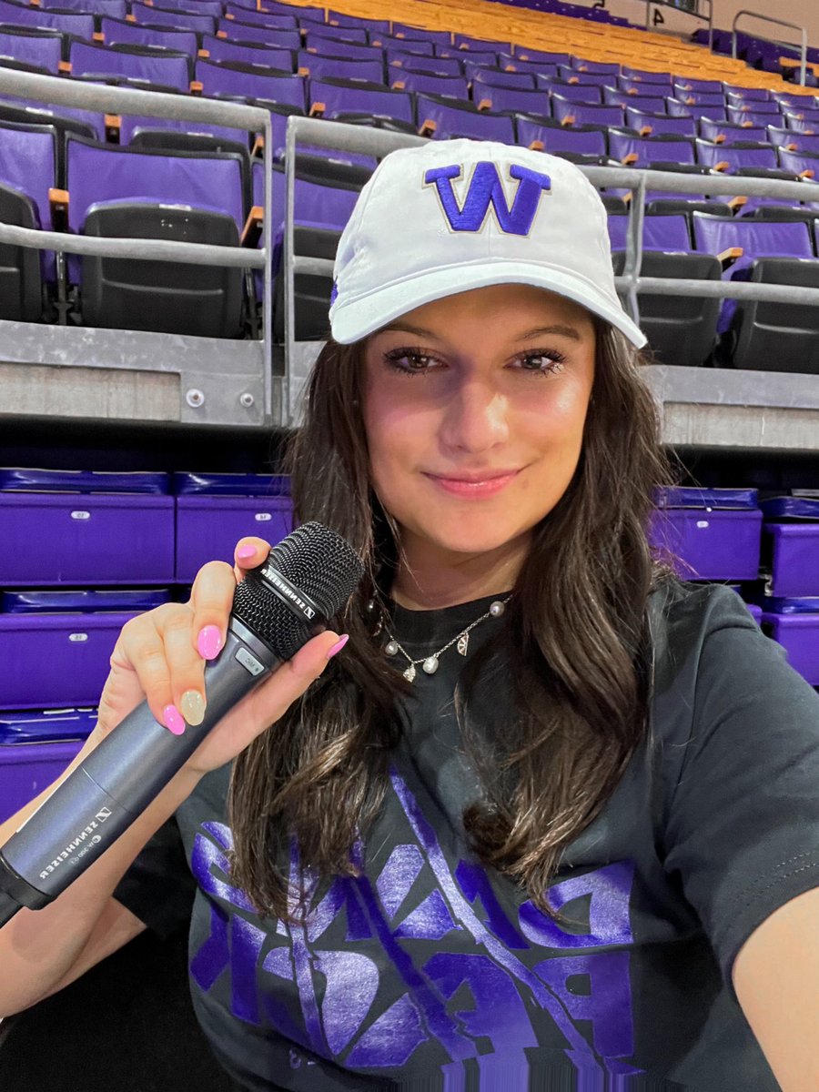 Whoever gave me a microphone is probably already regretting it 

#uwhuskies #bowdown #universityofwashington