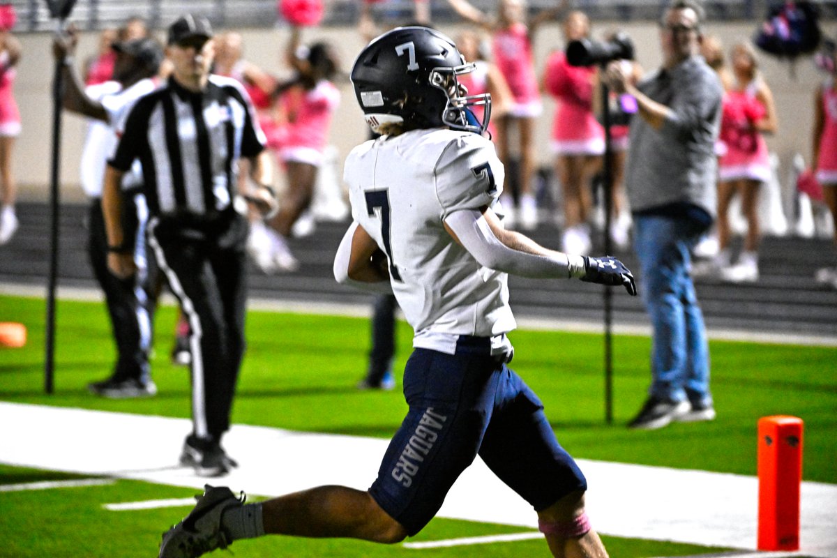 lorenziniphotog's tweet image. Great note about last night's game was watching the Stadler brothers. Peyton (#7, Senior RB) and newly promoted Ryan (#19, Soph WR) both scored touchdowns for Flower Mound in the same game!