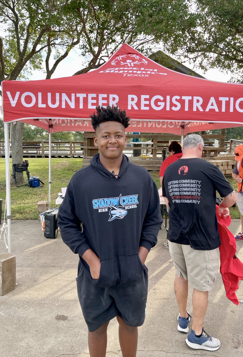 Proud to represent Shadow Creek High Football as a volunteer at the Special Olympics Fishing Competition this morning. 🎣🦈 @TheCoachHo @coach_smcgowan @SVerbit @CoachMikeWeick @DanSwanstrom @CoachHughesUP @SavageDline @coachbbutler @CoachCarter3 @CoachPatt_212 @RSmittyRock