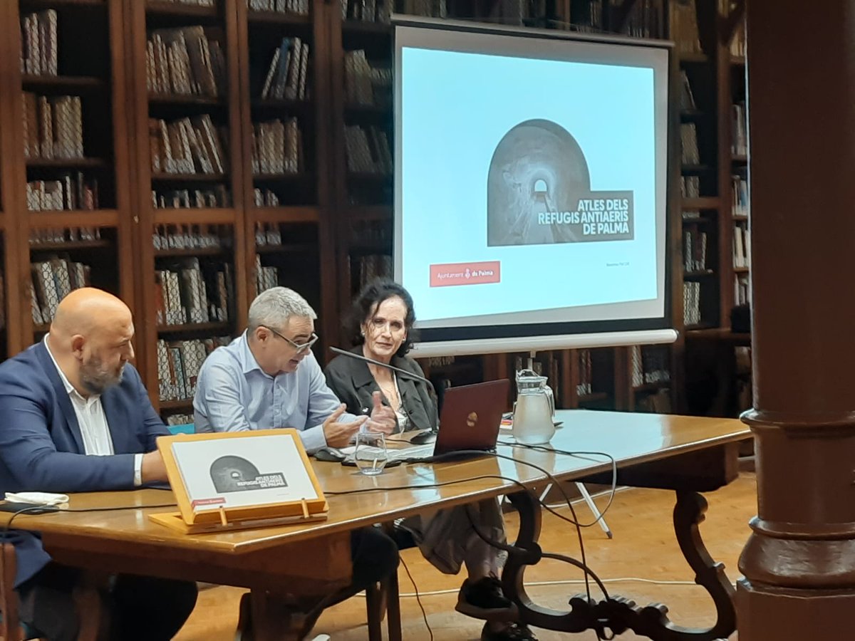 RefugisPalma's tweet photo. Ahir horabaixa es va dur a terme la presentació de l'Atles dels refugis antiaeris de Palma, a la Biblioteca de Cort. Un èxit de convocatòria, i una gran acollida per part dels assistents. Moltes gràcies a tots. @ajuntPalma https://t.co/HhdgMUY34C
