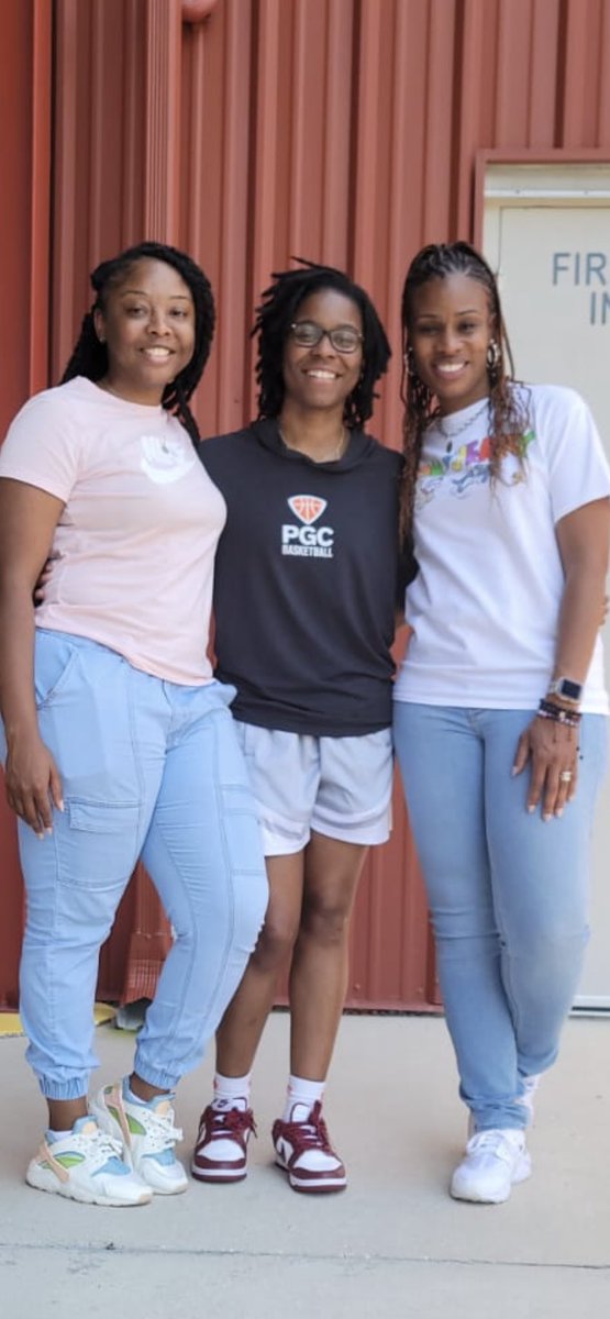 LadyRamsBBall's tweet photo. Happy National Coaches Day to 2 of my faves!!💙🤗💪🏽⁦@hoop_beast⁩ ⁦@4khudson⁩ https://t.co/YLPITKhx9b