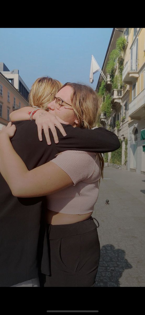 tivedodafuori's tweet photo. 7.10.2023||14th
"ricordati che io ci sono sempre"
...
la mente libera e il cuore pieno di felicità,tutto ciò di cui avevo bisogno
grazie sempre per ogni cosa,tu sai
mi hai fatto una carezza al cuore enorme
ti voglio bene,non dimenticarlo mai 
@AmorosoOF #alessandraamoroso 💛! https://t.co/6m8Q6aaoXK