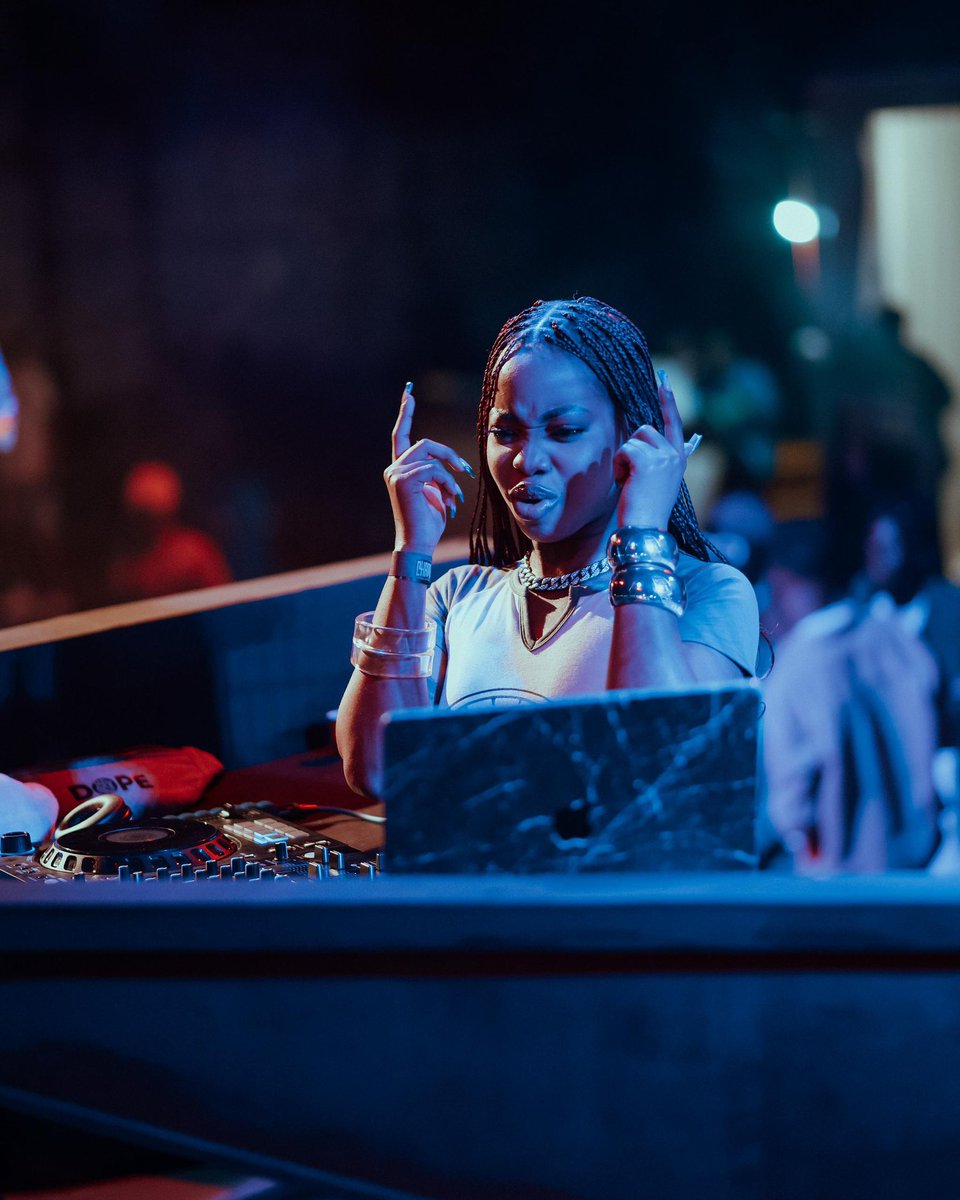ChamaNation's tweet photo. It’s crazy down here at Kati Kati🔥🔥🔥
Troy Studios and Etania Life of the Party making the crowd try new moves 🥳🥳

🔥🔥Pull up and learn new moves 
#ChamaNationXYoungStunna https://t.co/7gL4vni2PA