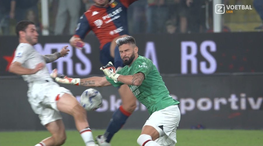 Alexis_19202's tweet photo. AC Milan ended the game with Olivier Giroud as the Goalkeeper after Mike Maignan red card.. 
What a Save from him at the end. #GENMIL WORLD CLASS 👏😺 https://t.co/JpM4gcSmJK